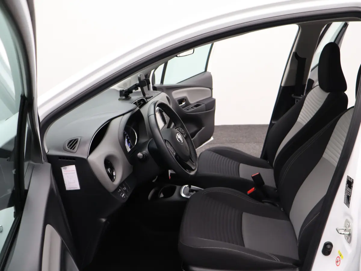 1.5 Hybrid Aspiration Automaat | Navigatie | Parkeersenoren | Camera | Climate Control | Bluetooth Telefoonverbinding