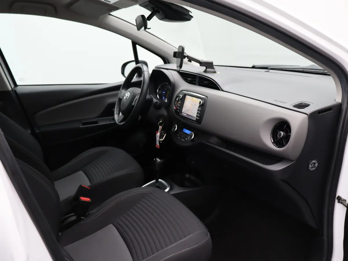 1.5 Hybrid Aspiration Automaat | Navigatie | Parkeersenoren | Camera | Climate Control | Bluetooth Telefoonverbinding