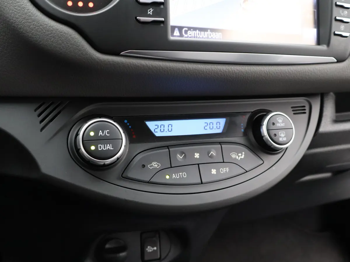 1.5 Hybrid Aspiration Automaat | Navigatie | Parkeersenoren | Camera | Climate Control | Bluetooth Telefoonverbinding