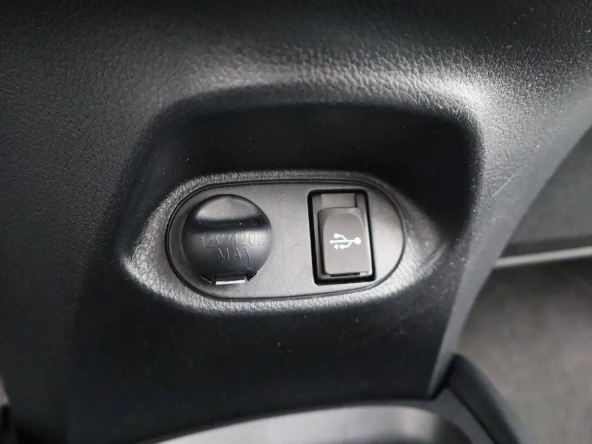1.5 Hybrid Aspiration Automaat | Navigatie | Parkeersenoren | Camera | Climate Control | Bluetooth Telefoonverbinding