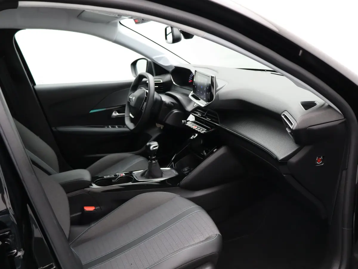 1.2 PureTech Allure Pack | Stoelverwarming | Camera | Parkeersensoren | Navigatie | Cruise Control | Apple Carplay/Android Auto | 16" Lichtmetalen Velgen