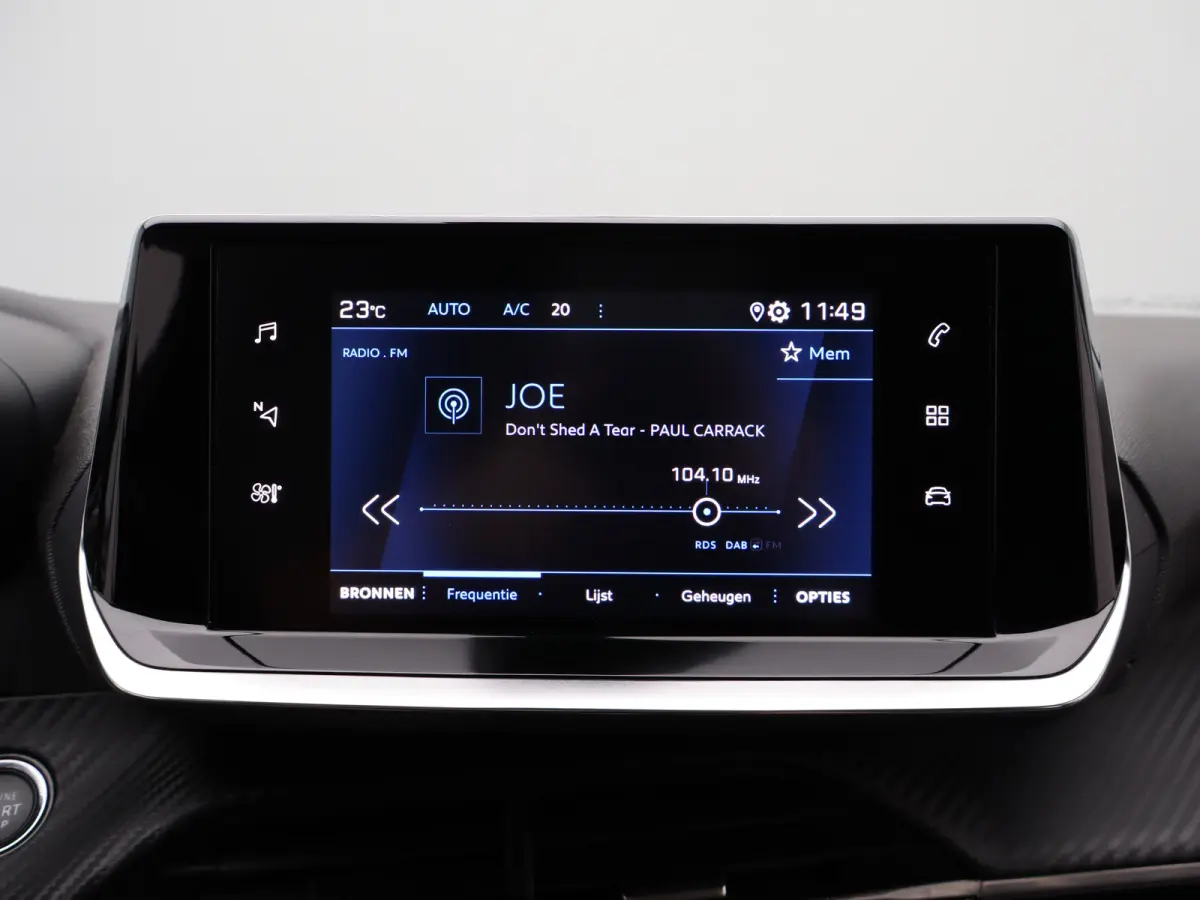 1.2 PureTech Allure Pack | Stoelverwarming | Camera | Parkeersensoren | Navigatie | Cruise Control | Apple Carplay/Android Auto | 16" Lichtmetalen Velgen