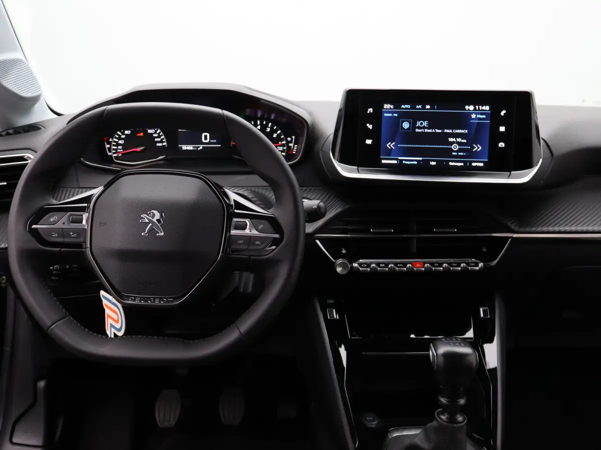 1.2 PureTech Allure Pack | Stoelverwarming | Camera | Parkeersensoren | Navigatie | Cruise Control | Apple Carplay/Android Auto | 16" Lichtmetalen Velgen