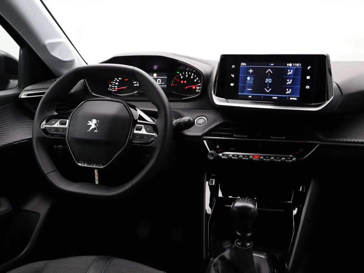 1.2 PureTech Allure Pack | Stoelverwarming | Camera | Parkeersensoren | Navigatie | Cruise Control | Apple Carplay/Android Auto | 16" Lichtmetalen Velgen