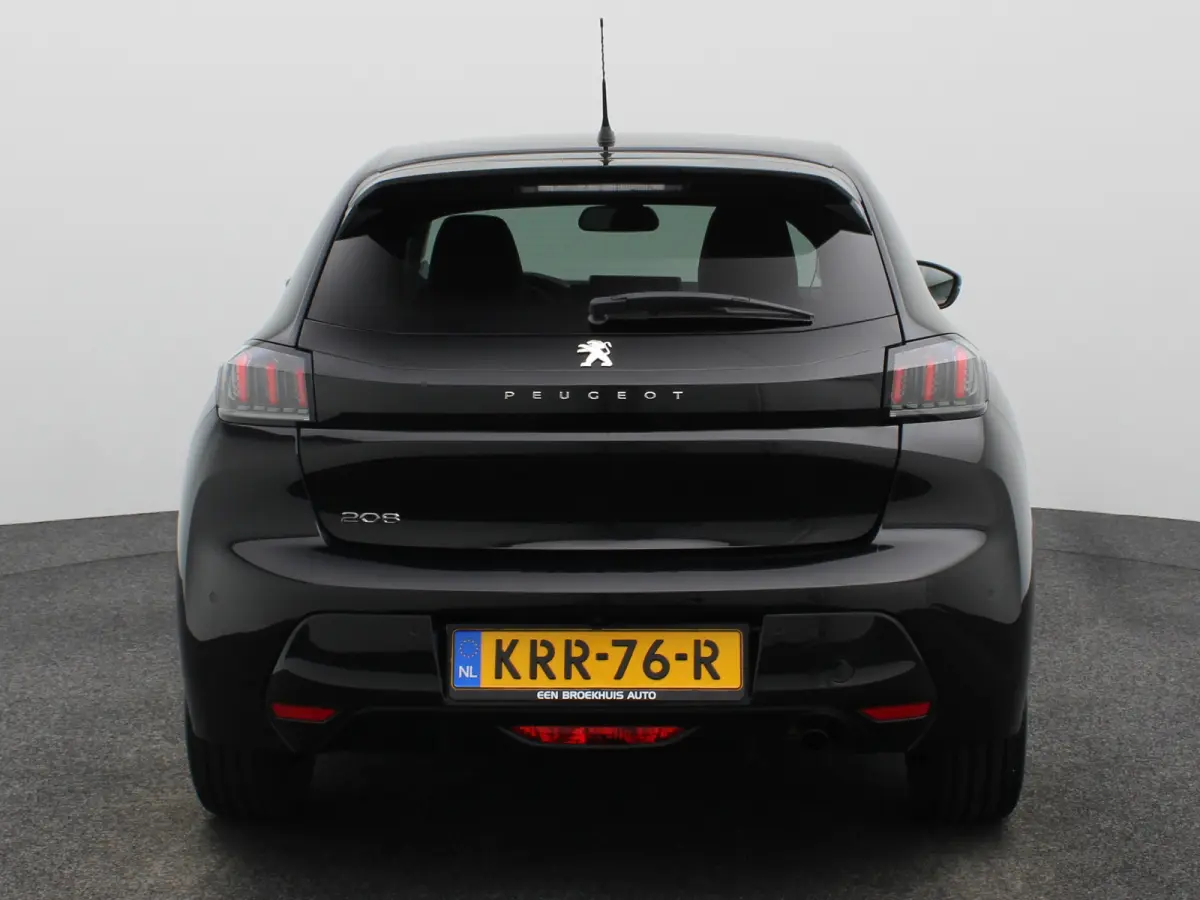 1.2 PureTech Allure Pack | Stoelverwarming | Camera | Parkeersensoren | Navigatie | Cruise Control | Apple Carplay/Android Auto | 16" Lichtmetalen Velgen