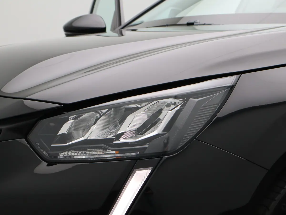 1.2 PureTech Allure Pack | Stoelverwarming | Camera | Parkeersensoren | Navigatie | Cruise Control | Apple Carplay/Android Auto | 16" Lichtmetalen Velgen