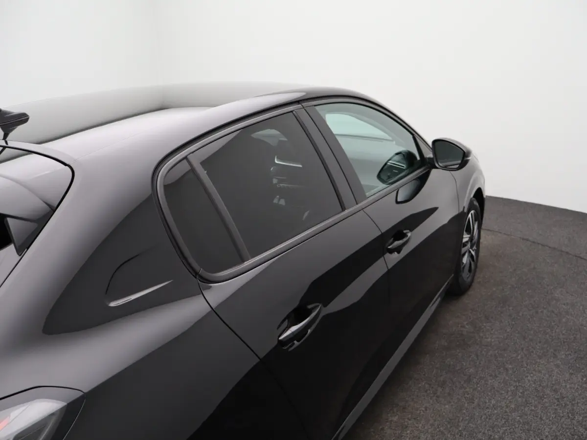 1.2 PureTech Allure Pack | Stoelverwarming | Camera | Parkeersensoren | Navigatie | Cruise Control | Apple Carplay/Android Auto | 16" Lichtmetalen Velgen