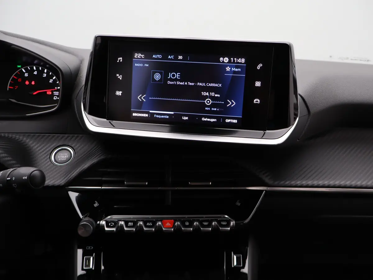 1.2 PureTech Allure Pack | Stoelverwarming | Camera | Parkeersensoren | Navigatie | Cruise Control | Apple Carplay/Android Auto | 16" Lichtmetalen Velgen