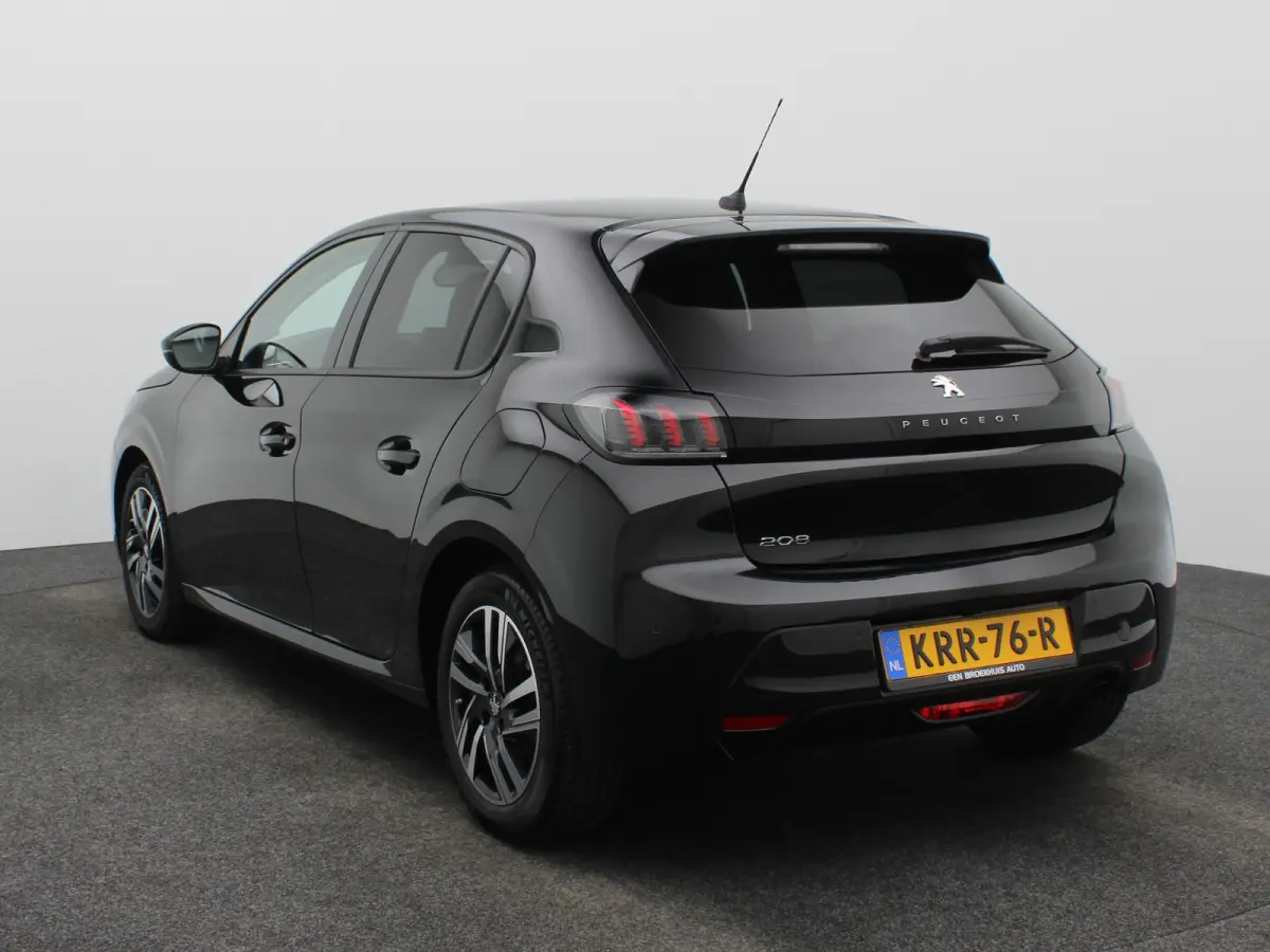 1.2 PureTech Allure Pack | Stoelverwarming | Camera | Parkeersensoren | Navigatie | Cruise Control | Apple Carplay/Android Auto | 16" Lichtmetalen Velgen