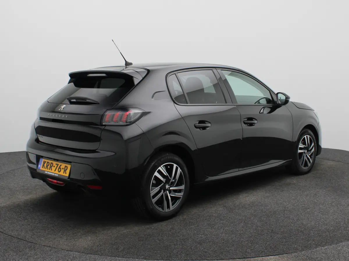 1.2 PureTech Allure Pack | Stoelverwarming | Camera | Parkeersensoren | Navigatie | Cruise Control | Apple Carplay/Android Auto | 16" Lichtmetalen Velgen