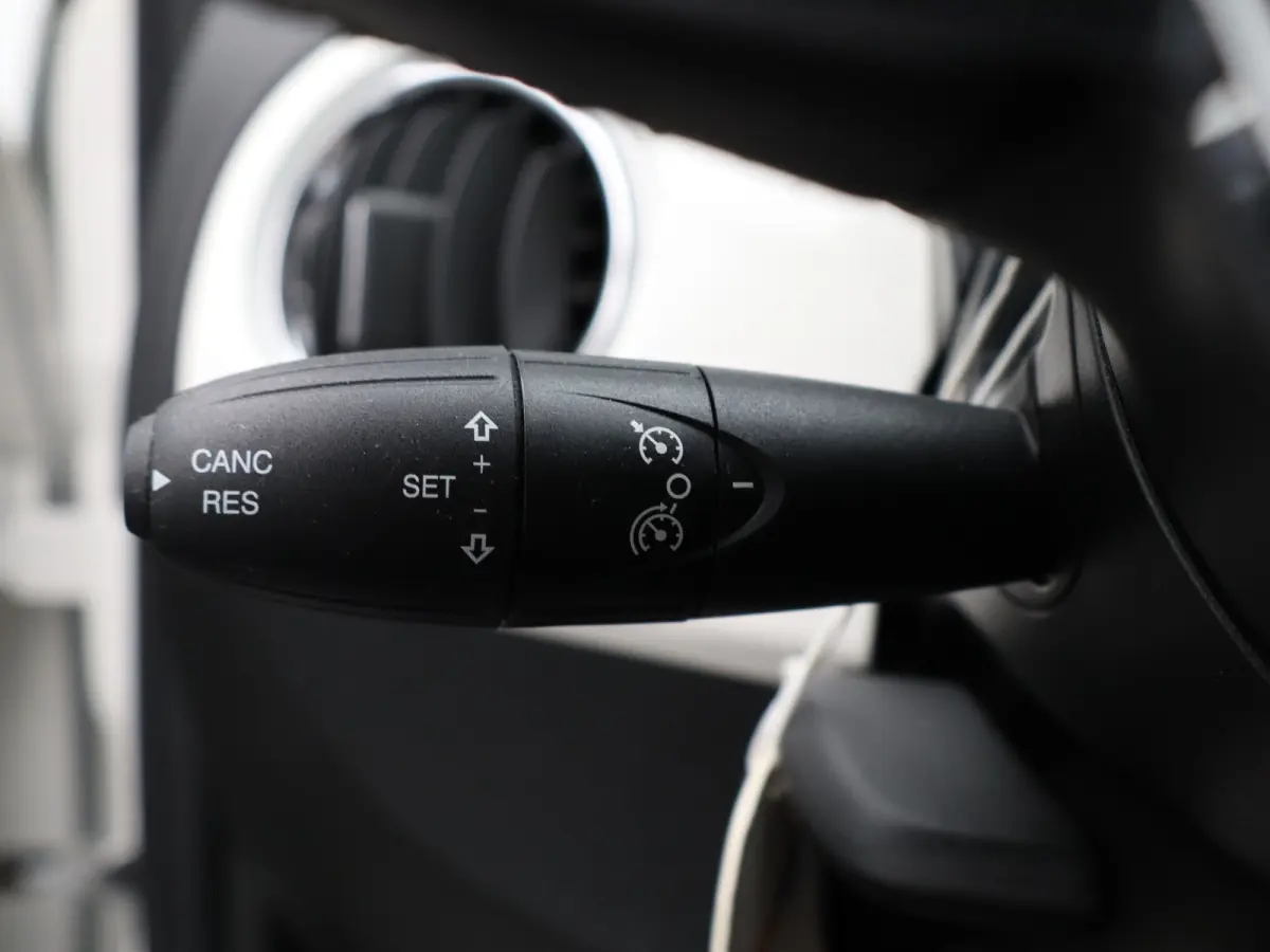1.2 Popstar Cruise Control | Airco | 15" Lichtmetalen Velgen | Bluetooth Telefoon Verbinding