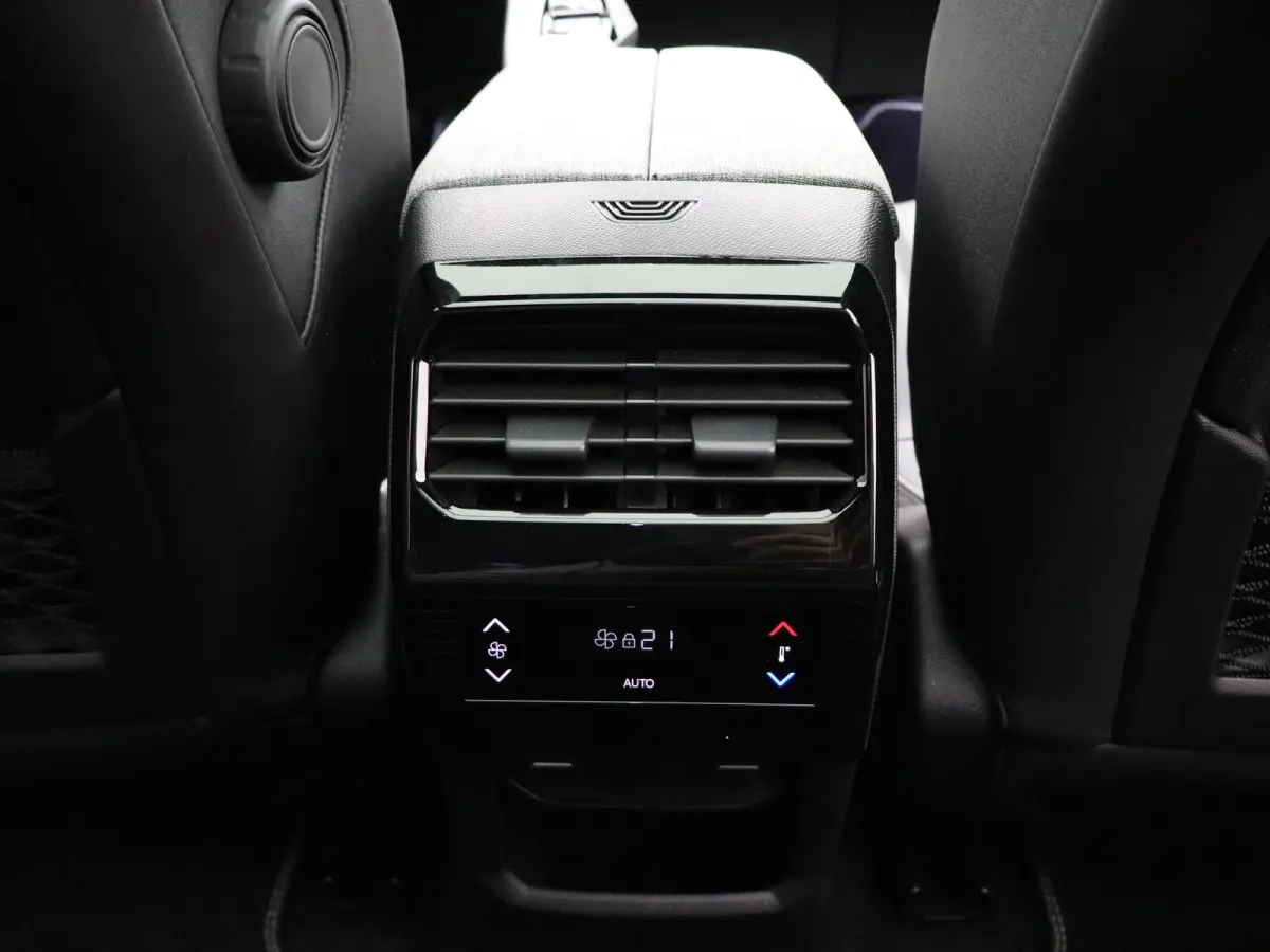 1.6 Plug-in Hybrid 195 GT 7p | Panoramadak | Parkeersensoren Voor en Achter | Camera | Trekhaak Afneembaar | Apple Carplay/Android Auto | Elektrische Kofferklep