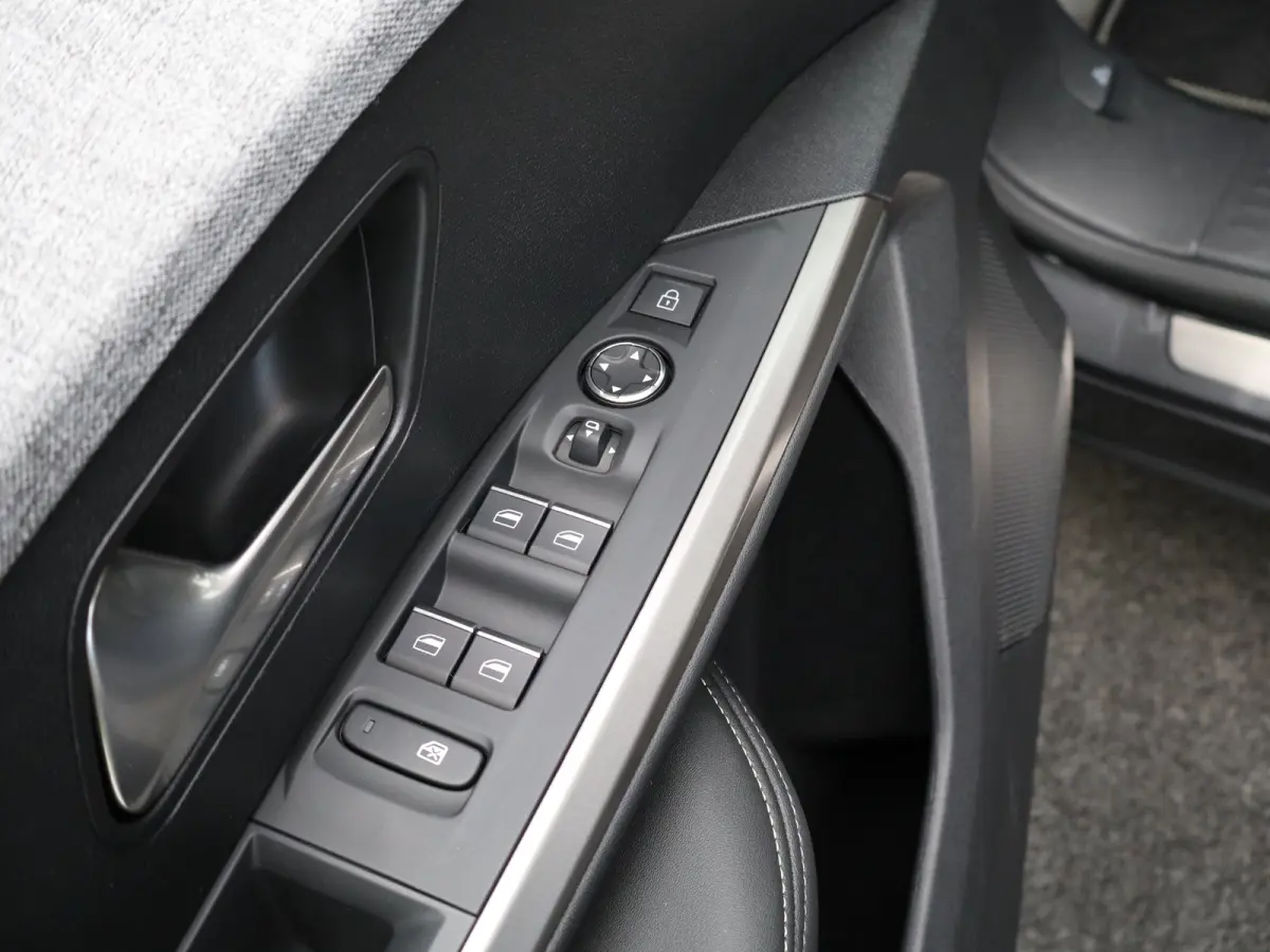 1.6 Plug-in Hybrid 195 GT 7p | Panoramadak | Parkeersensoren Voor en Achter | Camera | Trekhaak Afneembaar | Apple Carplay/Android Auto | Elektrische Kofferklep