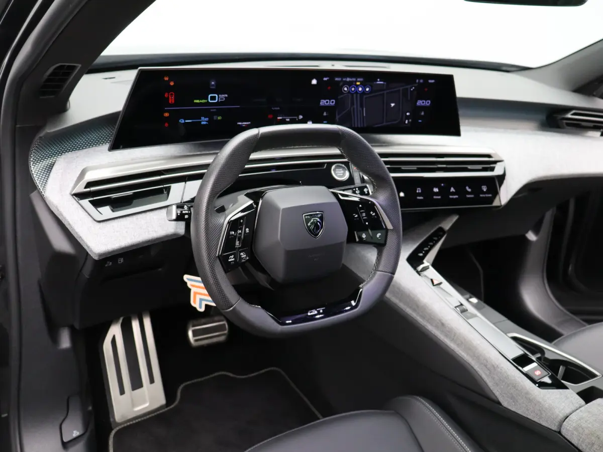 1.6 Plug-in Hybrid 195 GT 7p | Panoramadak | Parkeersensoren Voor en Achter | Camera | Trekhaak Afneembaar | Apple Carplay/Android Auto | Elektrische Kofferklep