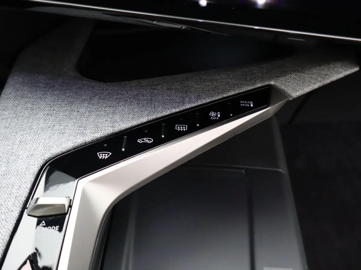 1.6 Plug-in Hybrid 195 GT 7p | Panoramadak | Parkeersensoren Voor en Achter | Camera | Trekhaak Afneembaar | Apple Carplay/Android Auto | Elektrische Kofferklep