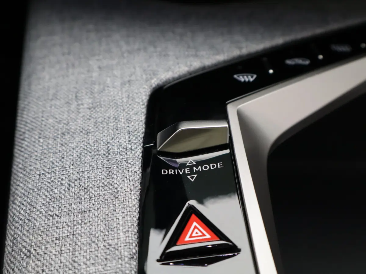 1.6 Plug-in Hybrid 195 GT 7p | Panoramadak | Parkeersensoren Voor en Achter | Camera | Trekhaak Afneembaar | Apple Carplay/Android Auto | Elektrische Kofferklep