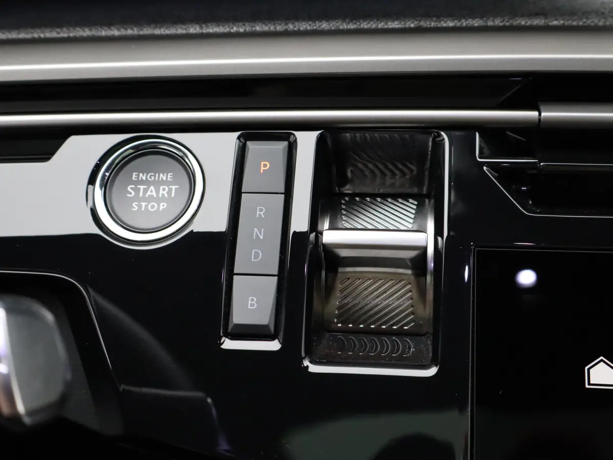 1.6 Plug-in Hybrid 195 GT 7p | Panoramadak | Parkeersensoren Voor en Achter | Camera | Trekhaak Afneembaar | Apple Carplay/Android Auto | Elektrische Kofferklep