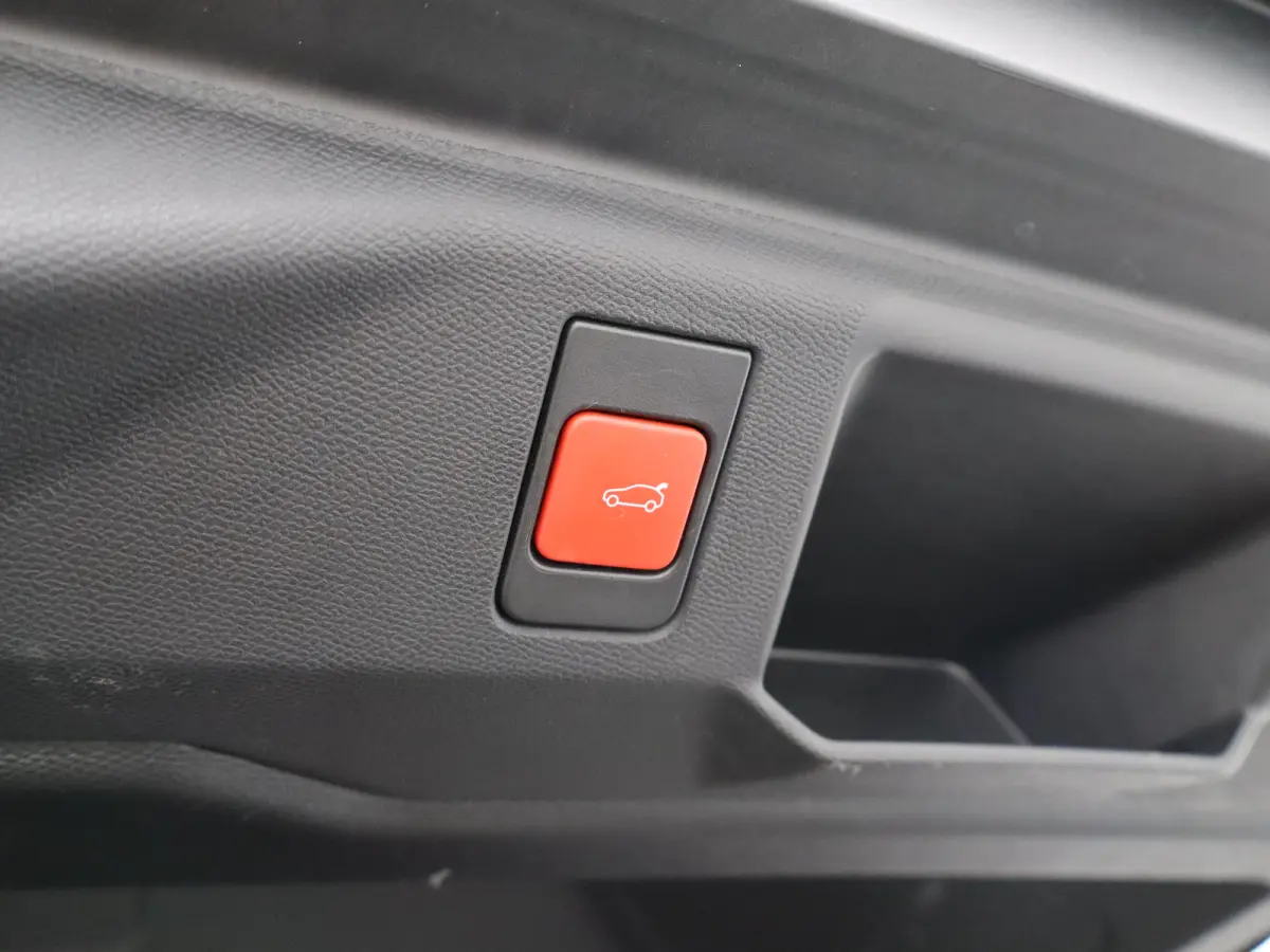 1.6 Plug-in Hybrid 195 GT 7p | Panoramadak | Parkeersensoren Voor en Achter | Camera | Trekhaak Afneembaar | Apple Carplay/Android Auto | Elektrische Kofferklep