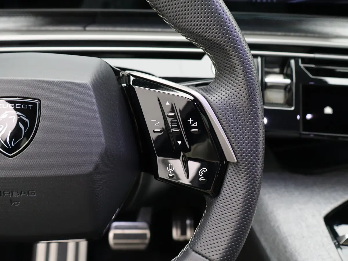1.6 Plug-in Hybrid 195 GT 7p | Panoramadak | Parkeersensoren Voor en Achter | Camera | Trekhaak Afneembaar | Apple Carplay/Android Auto | Elektrische Kofferklep