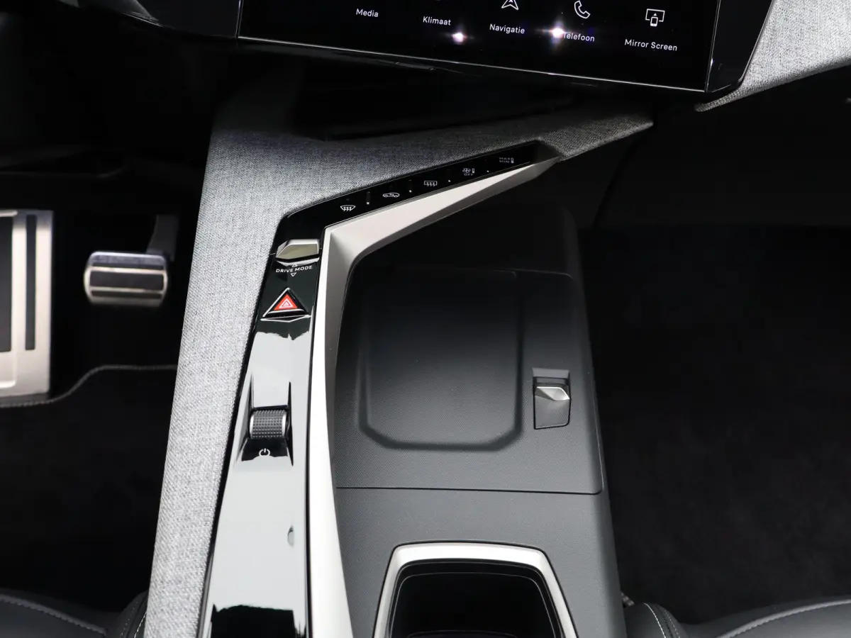 1.6 Plug-in Hybrid 195 GT 7p | Panoramadak | Parkeersensoren Voor en Achter | Camera | Trekhaak Afneembaar | Apple Carplay/Android Auto | Elektrische Kofferklep