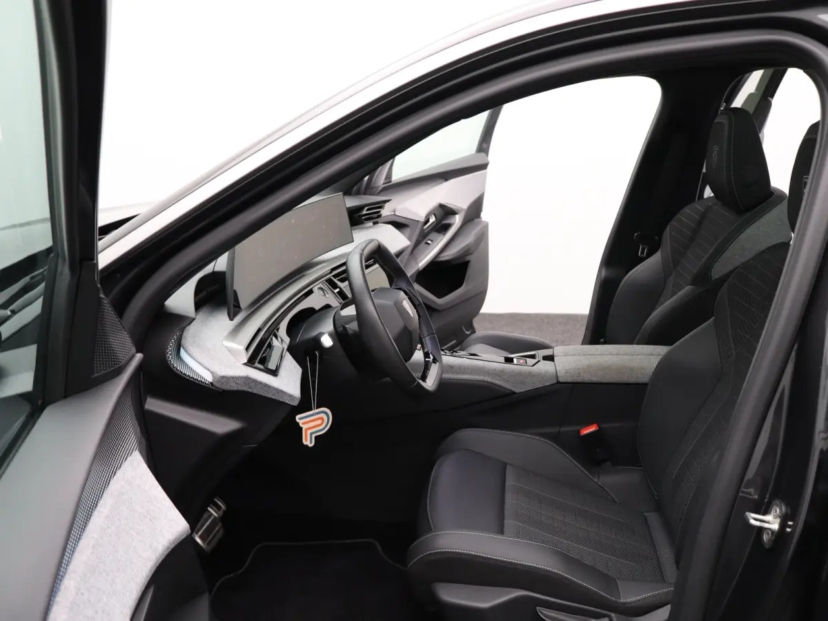 1.6 Plug-in Hybrid 195 GT 7p | Panoramadak | Parkeersensoren Voor en Achter | Camera | Trekhaak Afneembaar | Apple Carplay/Android Auto | Elektrische Kofferklep