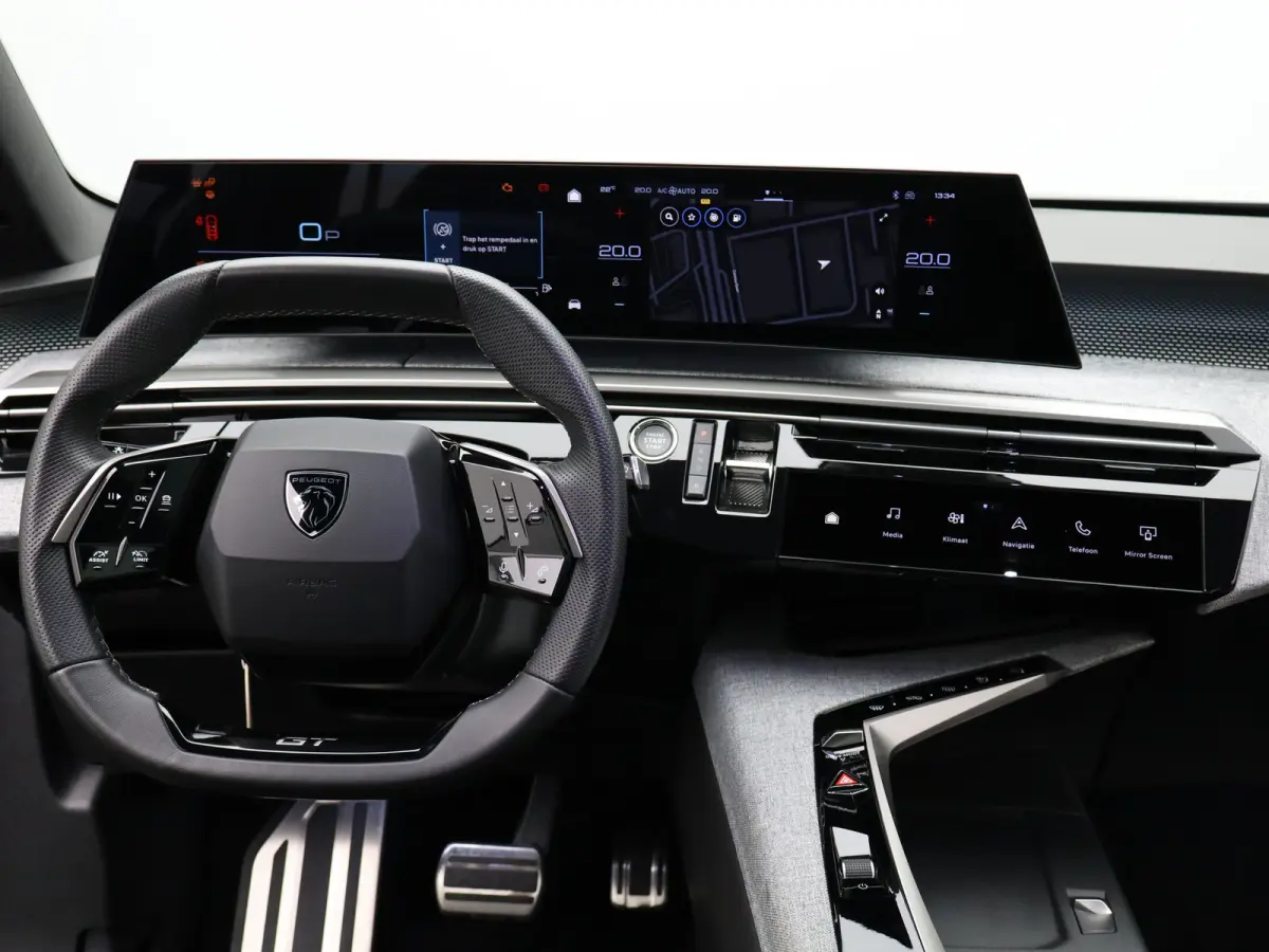 1.6 Plug-in Hybrid 195 GT 7p | Panoramadak | Parkeersensoren Voor en Achter | Camera | Trekhaak Afneembaar | Apple Carplay/Android Auto | Elektrische Kofferklep
