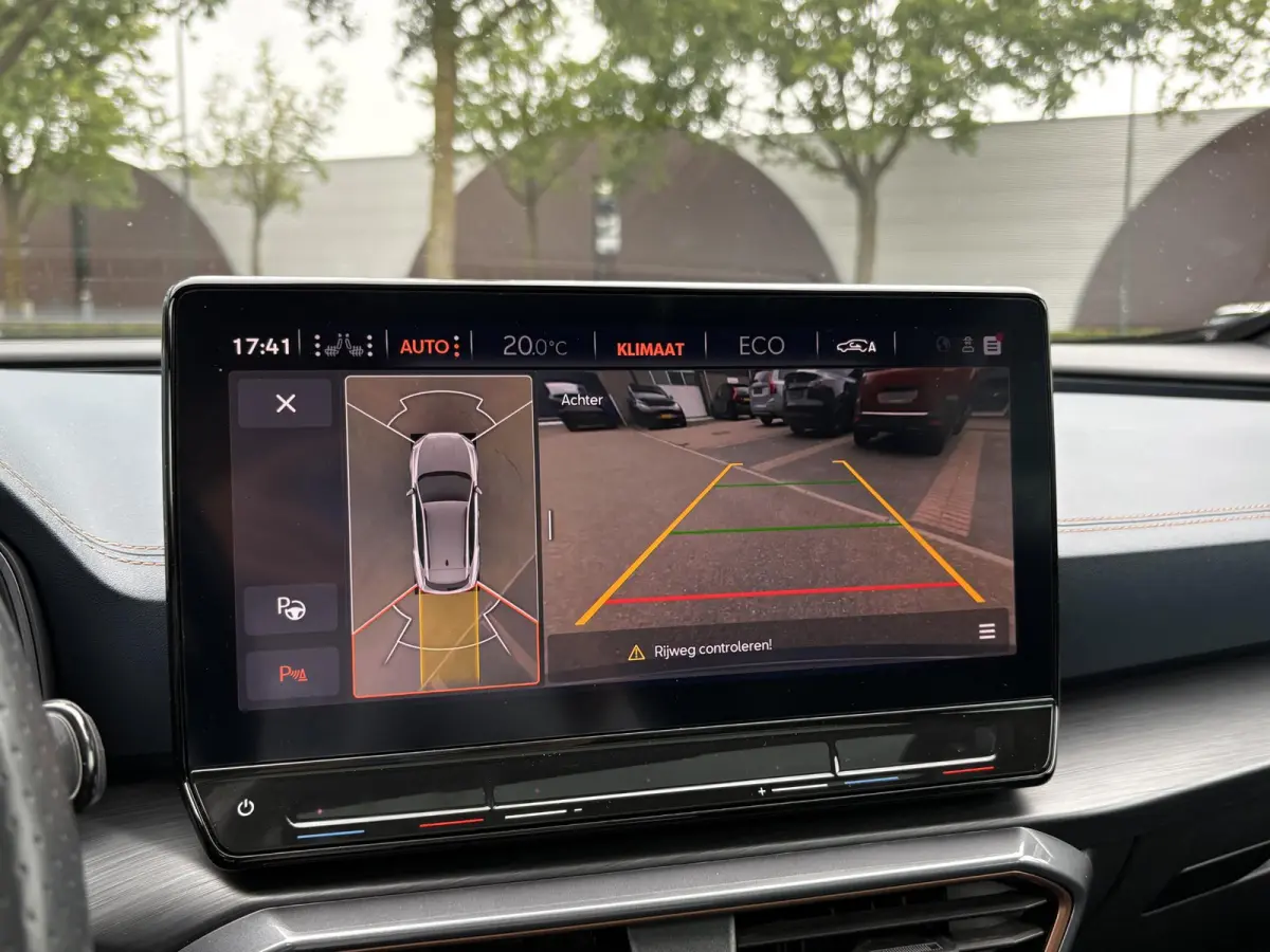1.4 e-Hybrid VZ Performance VAN: € 32.900,- VOOR: 29.440,- UW HERFSTVOORDEEL: 3.460,- 245 PK | PLUG-IN-HYBRIDE | MEMORY | PANORAMADAK | 360° CAMERA | STOEL- & STUURVERWARMING | DODEHOEK |