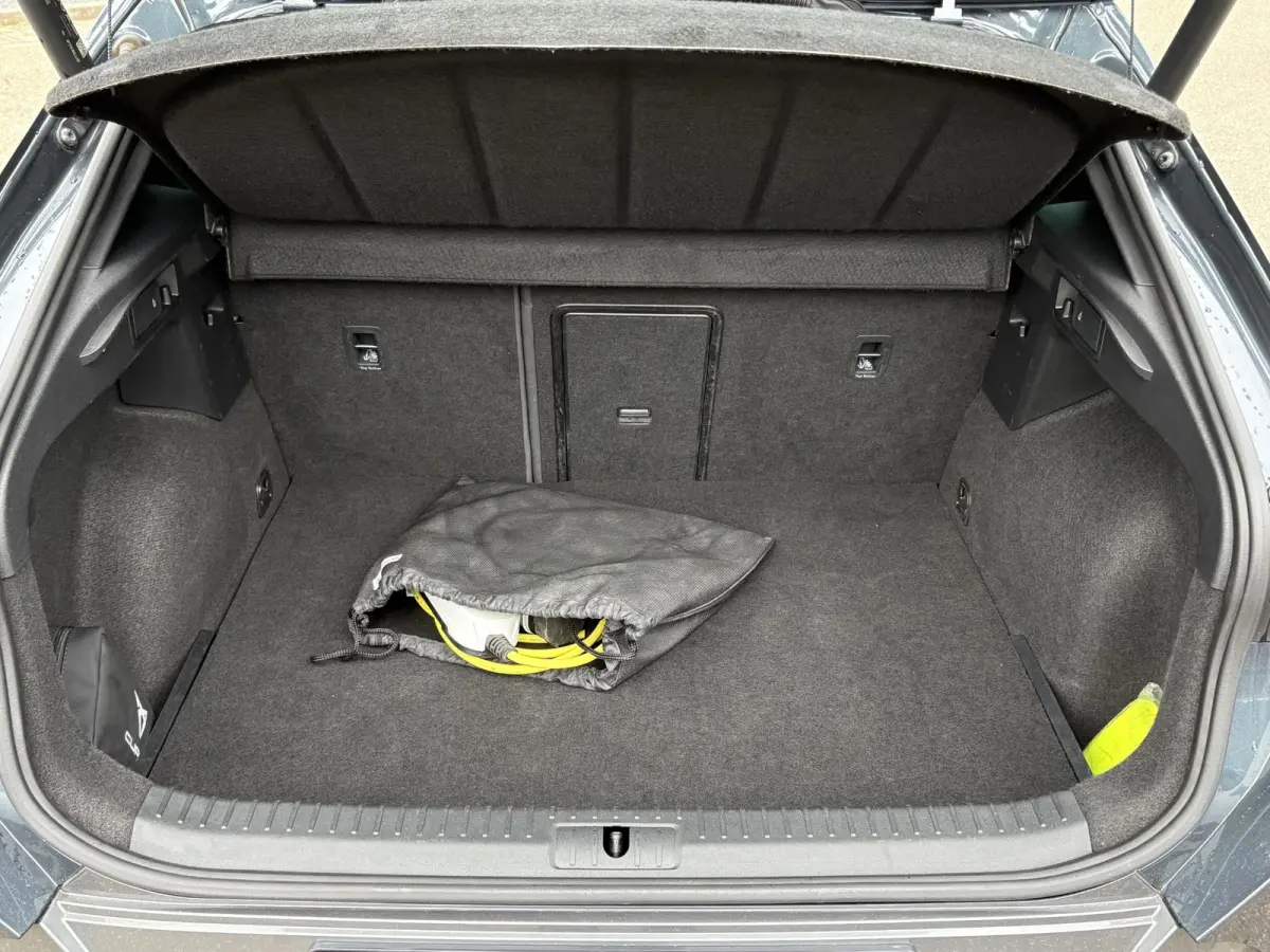 1.4 e-Hybrid VZ Performance VAN: € 32.900,- VOOR: 29.440,- UW HERFSTVOORDEEL: 3.460,- 245 PK | PLUG-IN-HYBRIDE | MEMORY | PANORAMADAK | 360° CAMERA | STOEL- & STUURVERWARMING | DODEHOEK |