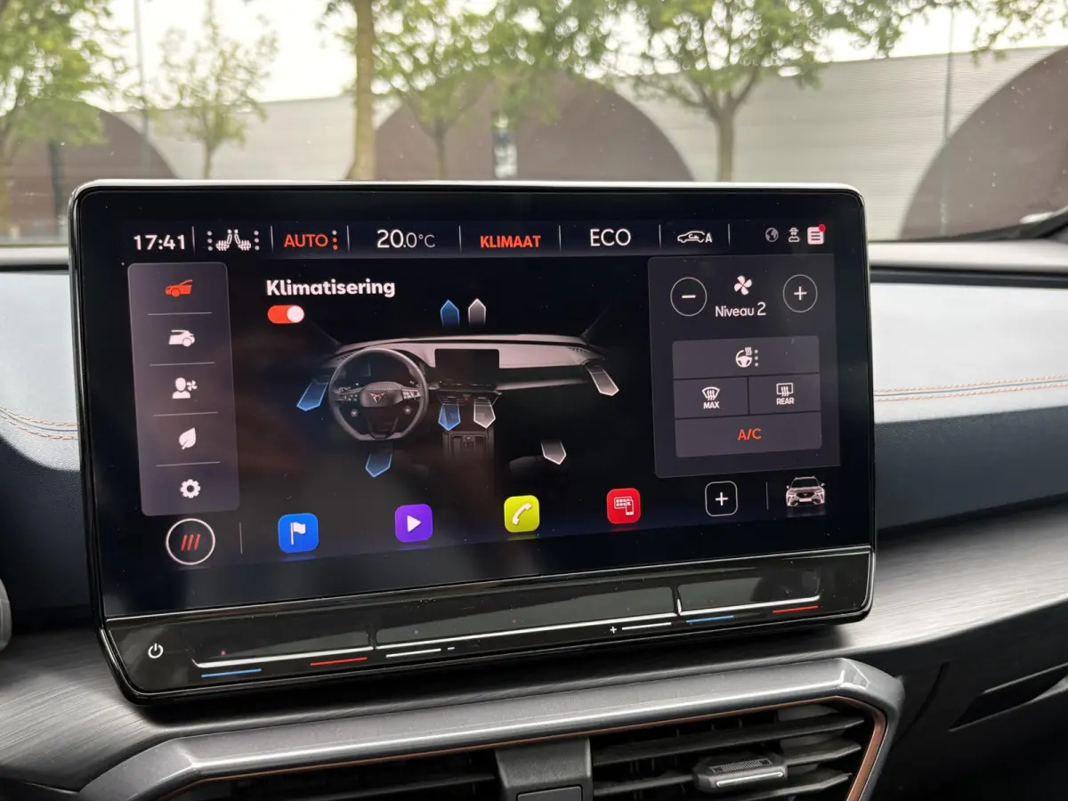 1.4 e-Hybrid VZ Performance VAN: € 32.900,- VOOR: 29.440,- UW HERFSTVOORDEEL: 3.460,- 245 PK | PLUG-IN-HYBRIDE | MEMORY | PANORAMADAK | 360° CAMERA | STOEL- & STUURVERWARMING | DODEHOEK |