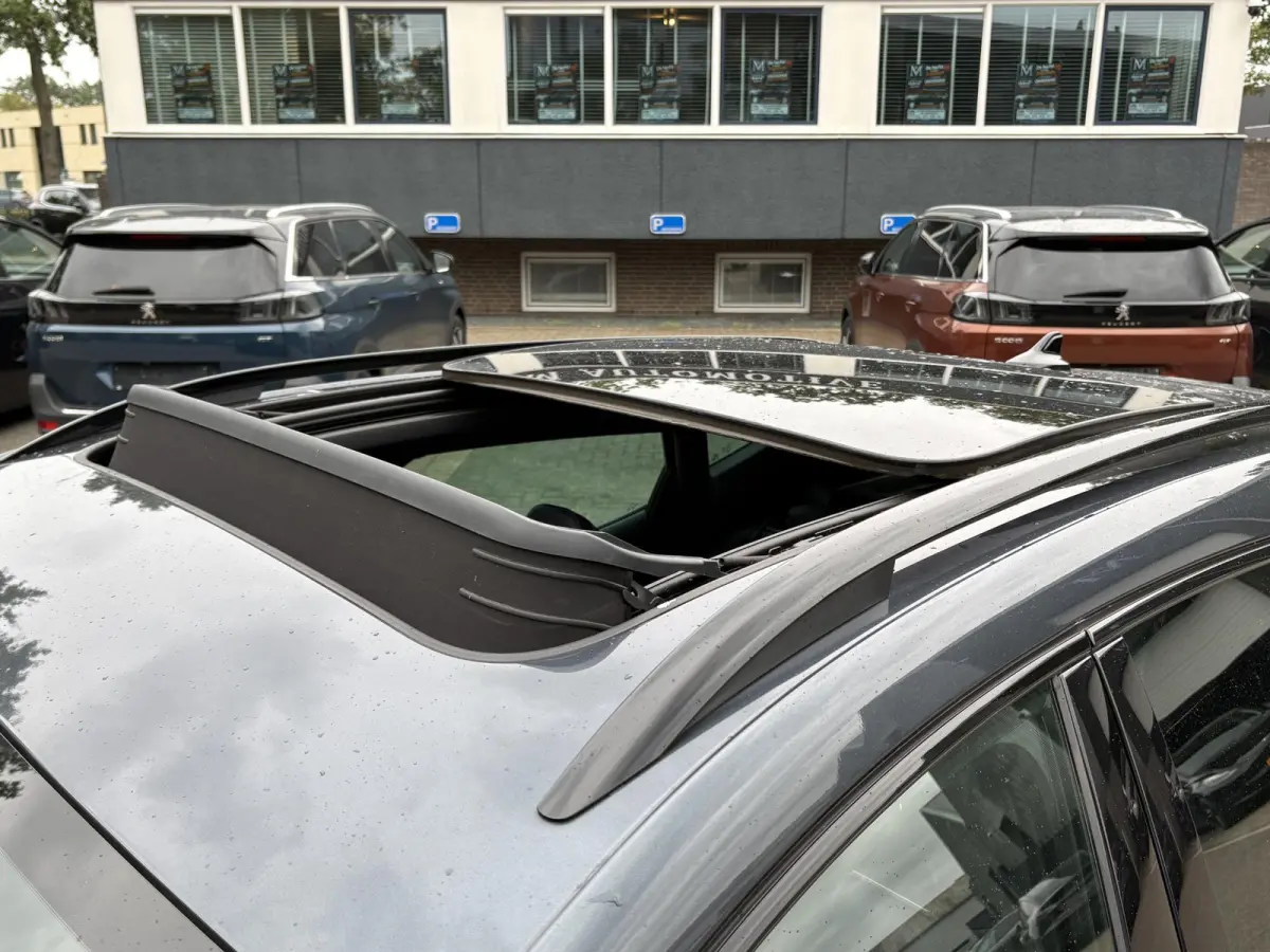 1.4 e-Hybrid VZ Performance VAN: € 32.900,- VOOR: 29.440,- UW HERFSTVOORDEEL: 3.460,- 245 PK | PLUG-IN-HYBRIDE | MEMORY | PANORAMADAK | 360° CAMERA | STOEL- & STUURVERWARMING | DODEHOEK |