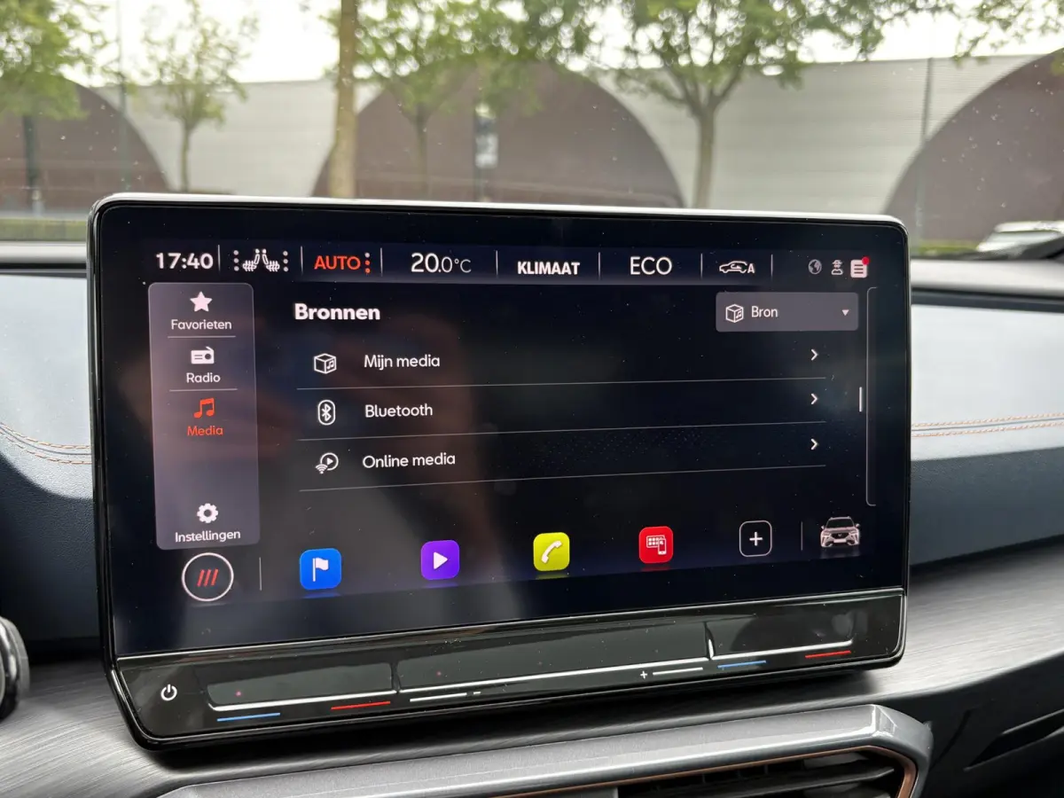 1.4 e-Hybrid VZ Performance VAN: € 32.900,- VOOR: 29.440,- UW HERFSTVOORDEEL: 3.460,- 245 PK | PLUG-IN-HYBRIDE | MEMORY | PANORAMADAK | 360° CAMERA | STOEL- & STUURVERWARMING | DODEHOEK |