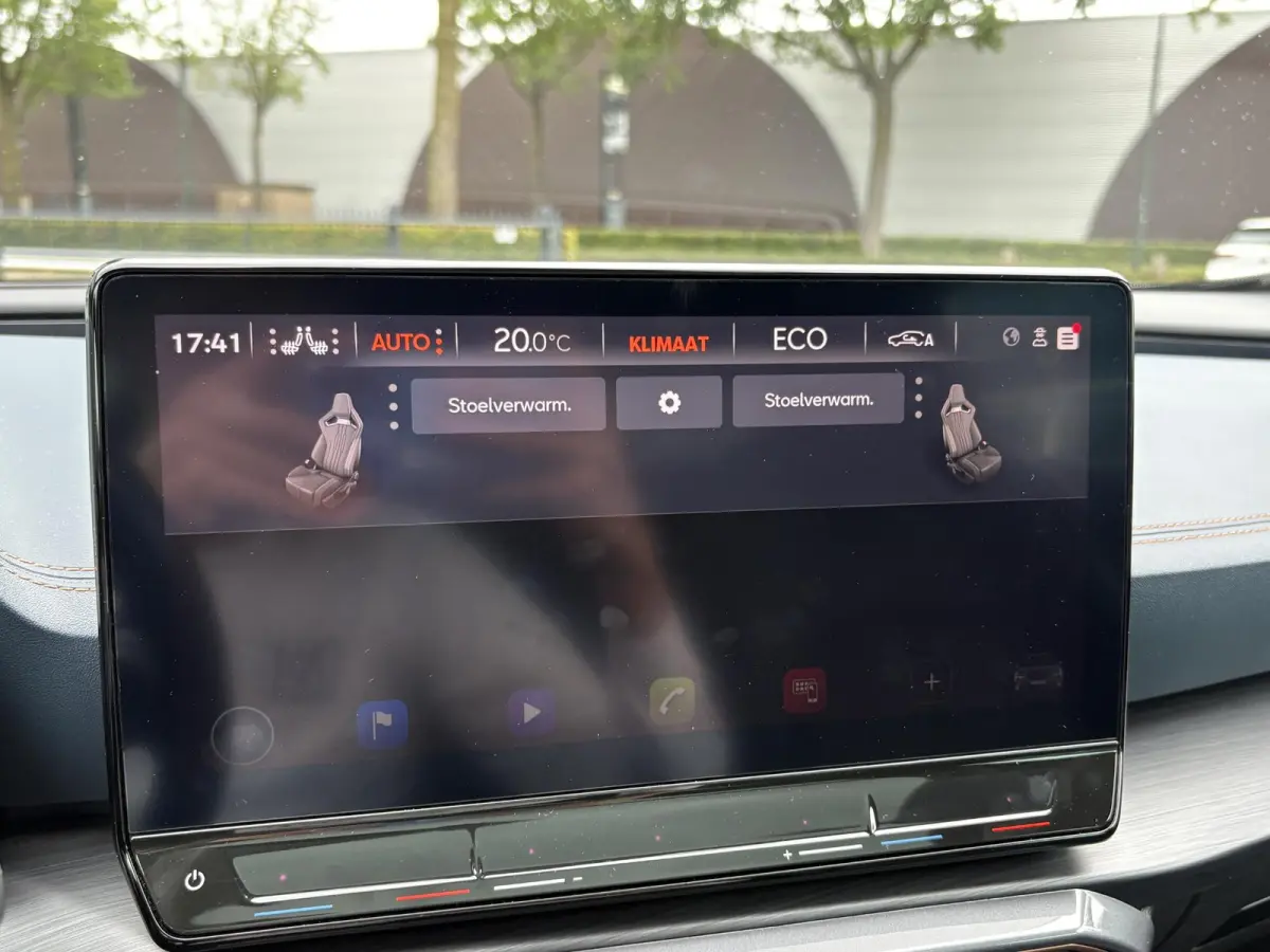 1.4 e-Hybrid VZ Performance VAN: € 32.900,- VOOR: 29.440,- UW HERFSTVOORDEEL: 3.460,- 245 PK | PLUG-IN-HYBRIDE | MEMORY | PANORAMADAK | 360° CAMERA | STOEL- & STUURVERWARMING | DODEHOEK |