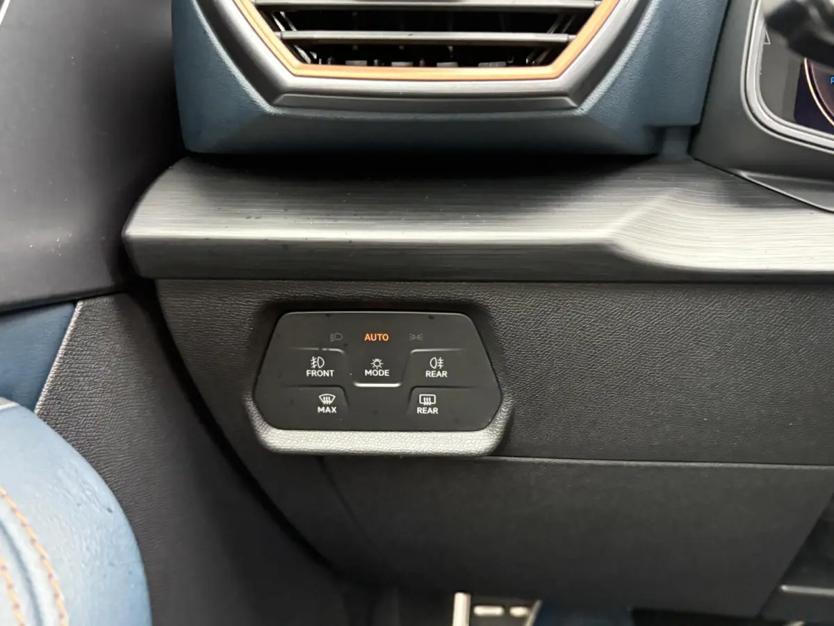 1.4 e-Hybrid VZ Performance VAN: € 32.900,- VOOR: 29.440,- UW HERFSTVOORDEEL: 3.460,- 245 PK | PLUG-IN-HYBRIDE | MEMORY | PANORAMADAK | 360° CAMERA | STOEL- & STUURVERWARMING | DODEHOEK |