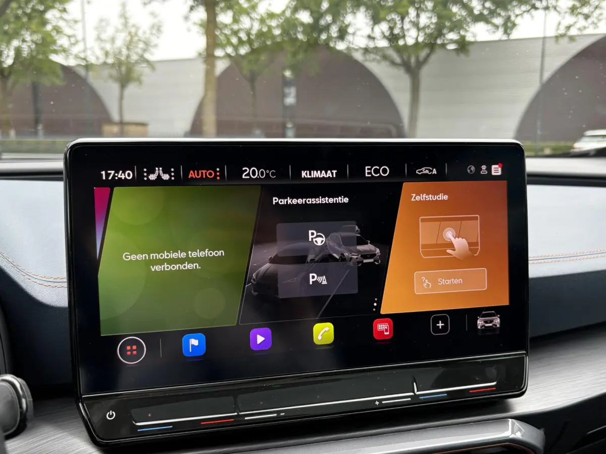 1.4 e-Hybrid VZ Performance VAN: € 32.900,- VOOR: 29.440,- UW HERFSTVOORDEEL: 3.460,- 245 PK | PLUG-IN-HYBRIDE | MEMORY | PANORAMADAK | 360° CAMERA | STOEL- & STUURVERWARMING | DODEHOEK |