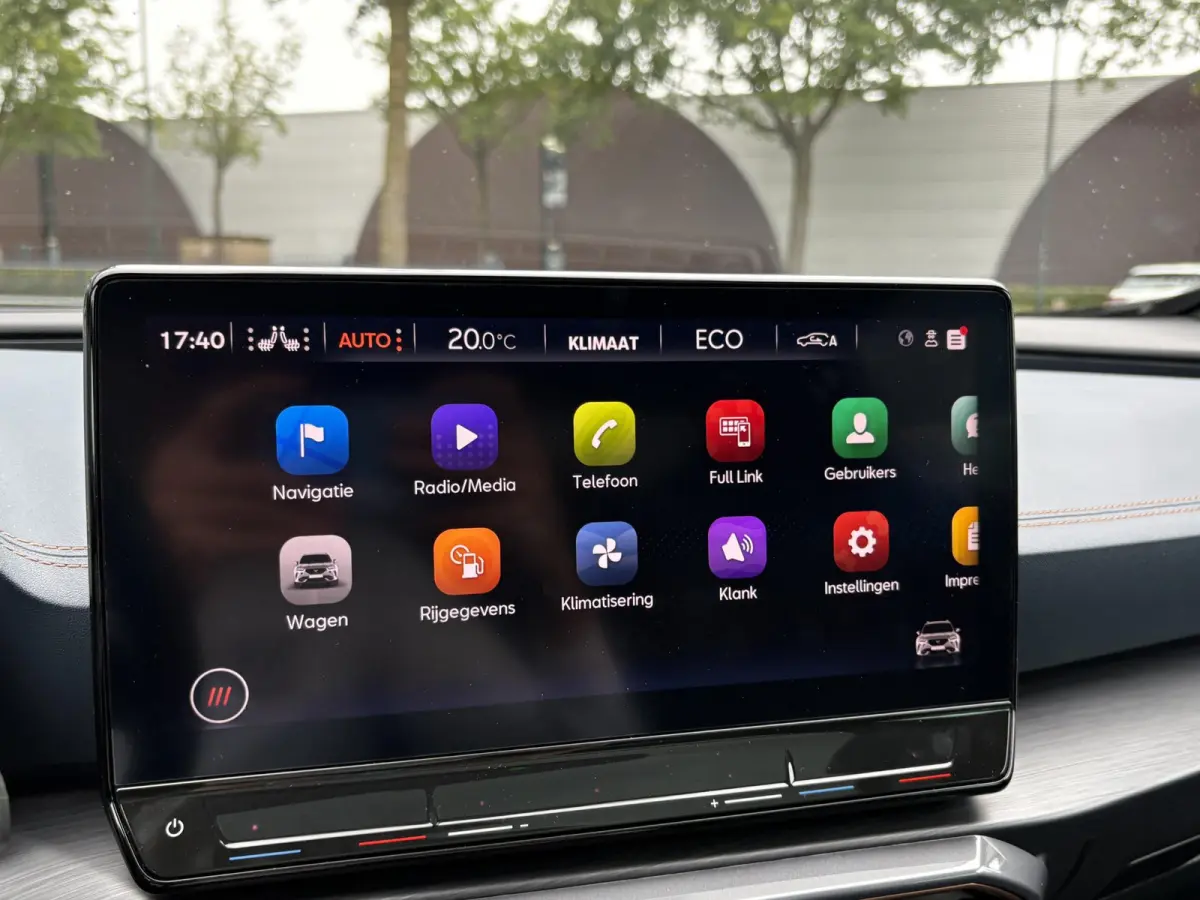 1.4 e-Hybrid VZ Performance VAN: € 32.900,- VOOR: 29.440,- UW HERFSTVOORDEEL: 3.460,- 245 PK | PLUG-IN-HYBRIDE | MEMORY | PANORAMADAK | 360° CAMERA | STOEL- & STUURVERWARMING | DODEHOEK |