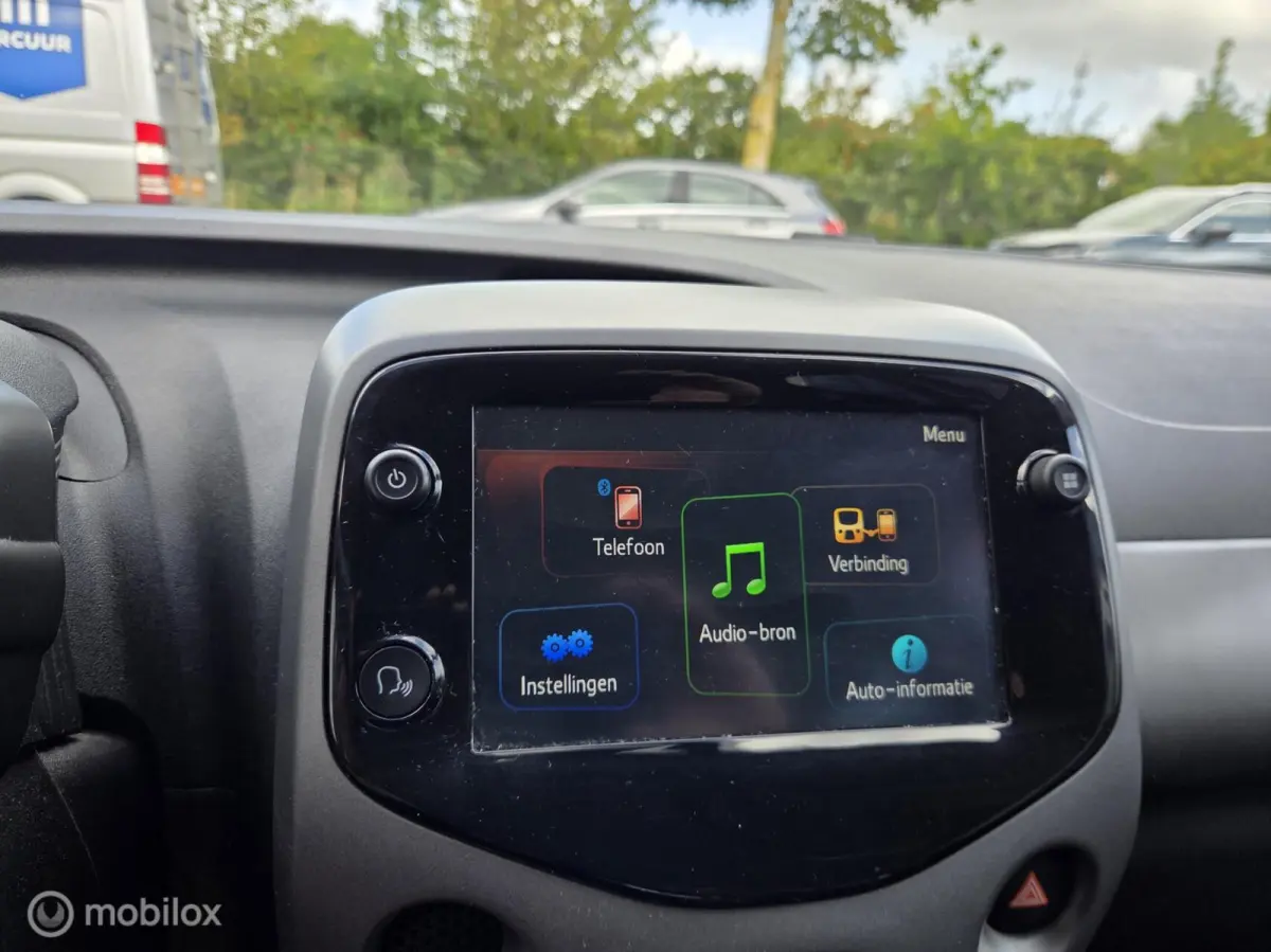 1.0 VVT-i x-Play