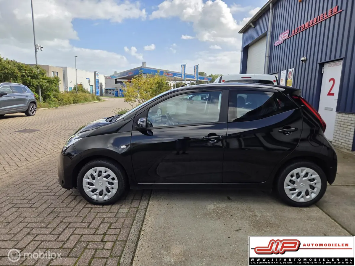 1.0 VVT-i x-Play