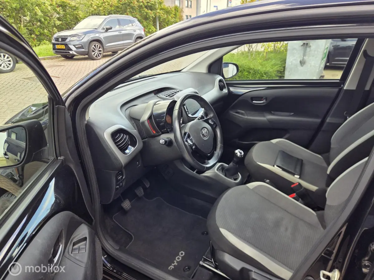 1.0 VVT-i x-Play