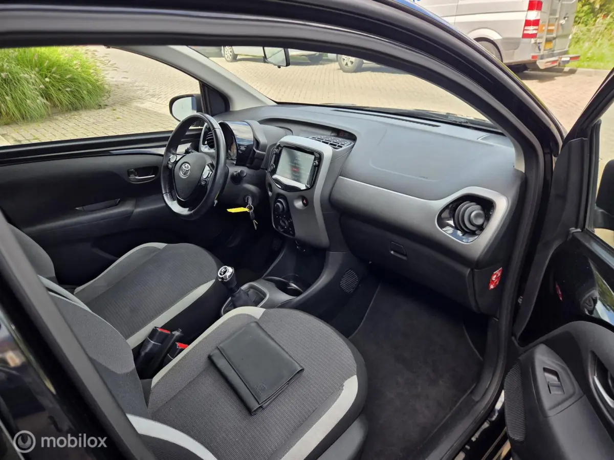 1.0 VVT-i x-Play