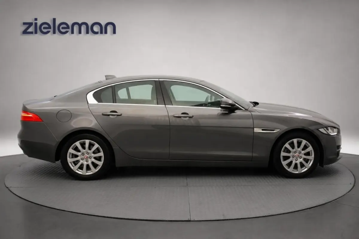 Sedan 2.0t Pure Automaat - Navi, Camera, Leer, Stoelverw.