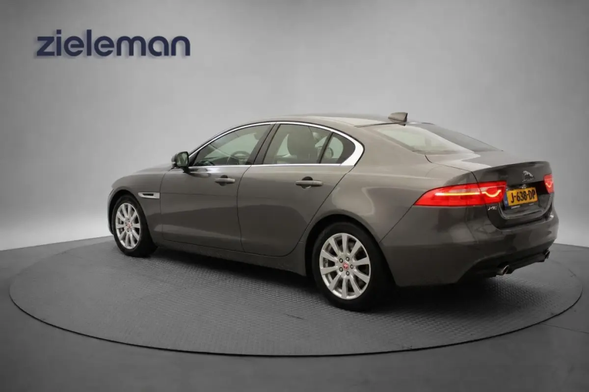 Sedan 2.0t Pure Automaat - Navi, Camera, Leer, Stoelverw.