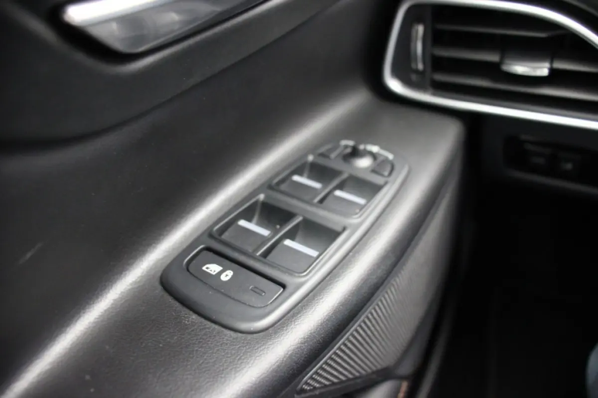 Sedan 2.0t Pure Automaat - Navi, Camera, Leer, Stoelverw.