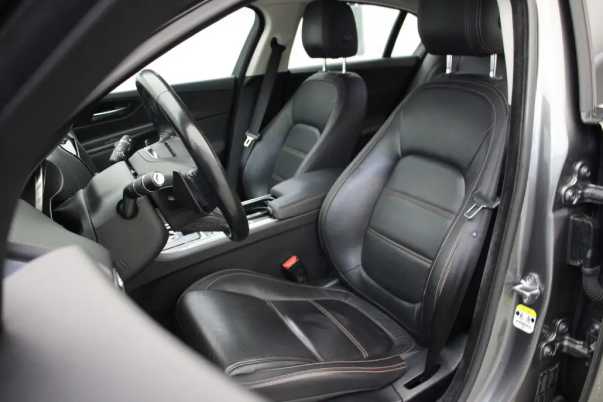 Sedan 2.0t Pure Automaat - Navi, Camera, Leer, Stoelverw.