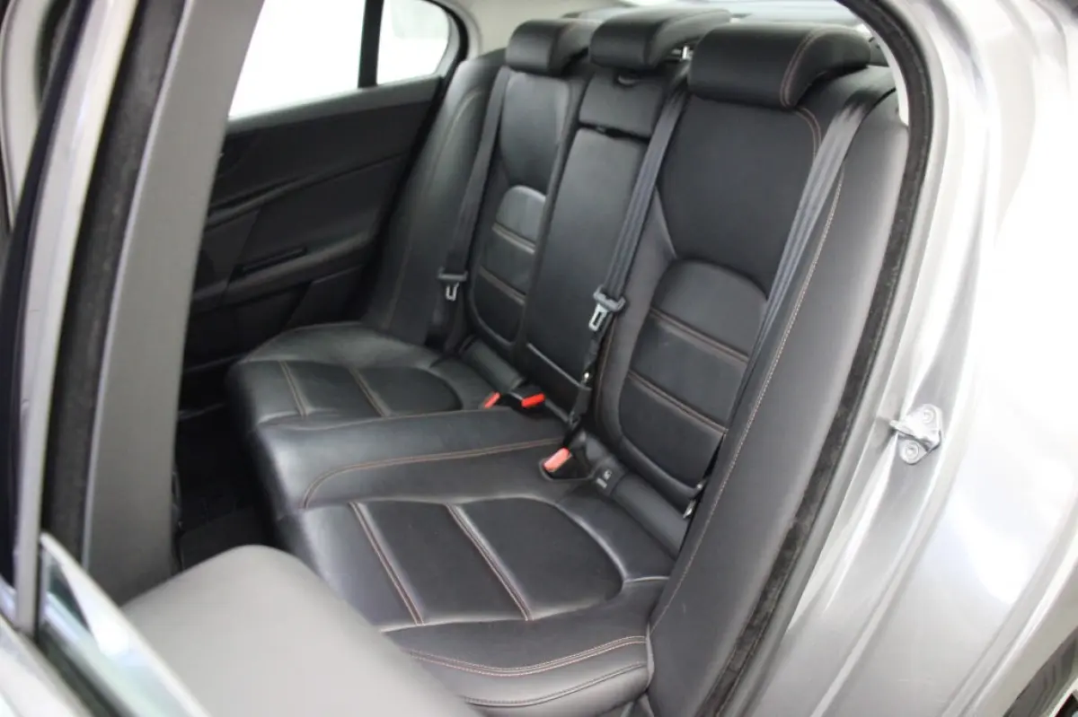 Sedan 2.0t Pure Automaat - Navi, Camera, Leer, Stoelverw.