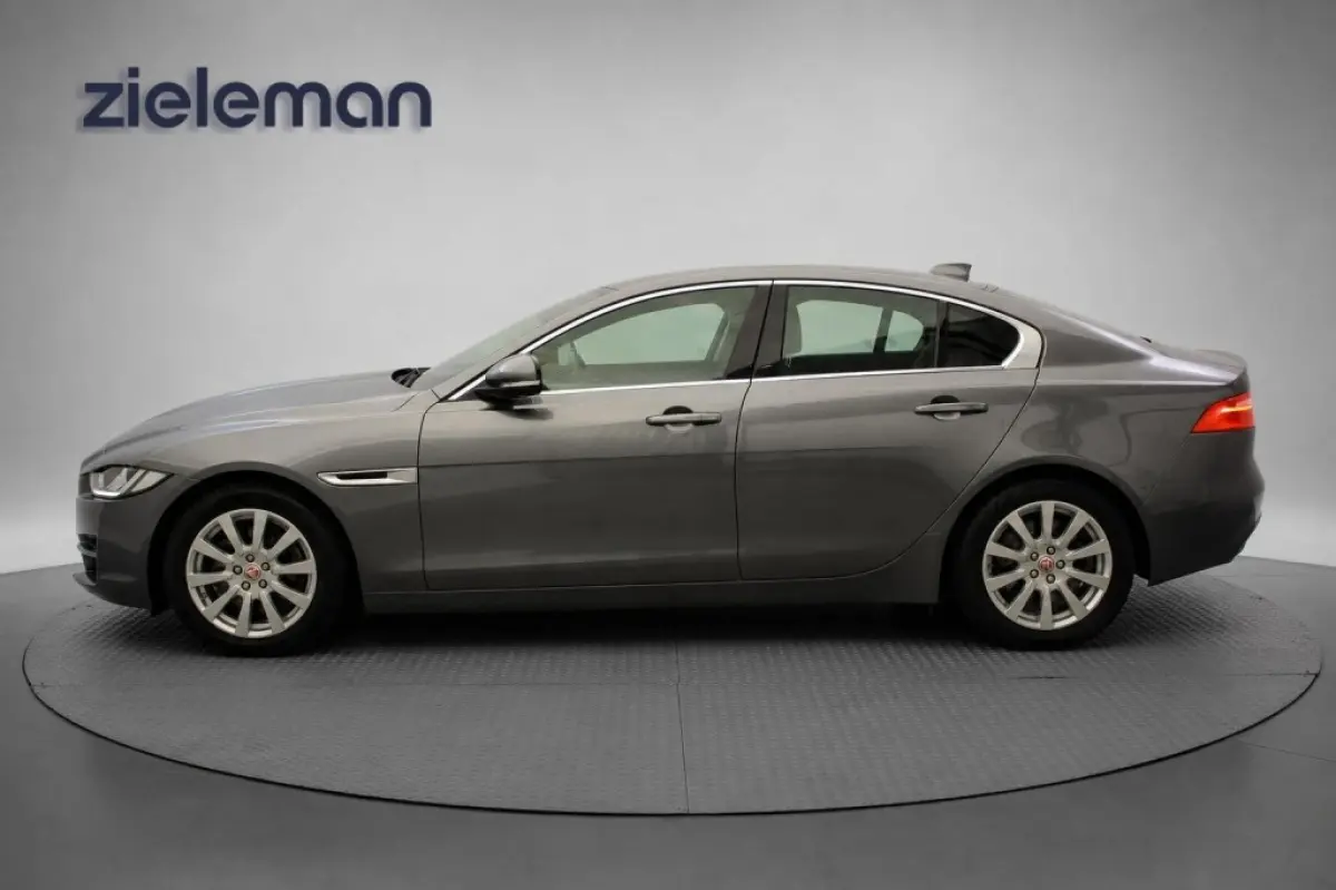 Sedan 2.0t Pure Automaat - Navi, Camera, Leer, Stoelverw.