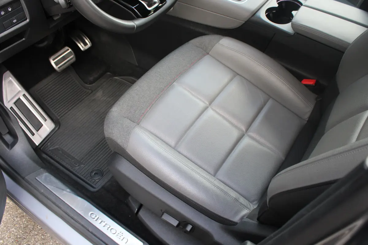 1.6 PureTech 180pk EAT8 Shine | Automaat | Navigatie | Camera | Lederen bekleding | Stoelverwarming | Trekhaak | NL auto |