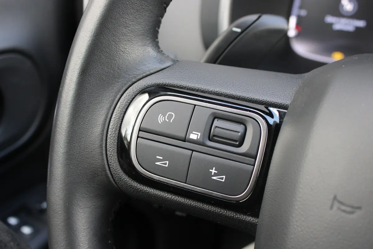 1.6 PureTech 180pk EAT8 Shine | Automaat | Navigatie | Camera | Lederen bekleding | Stoelverwarming | Trekhaak | NL auto |
