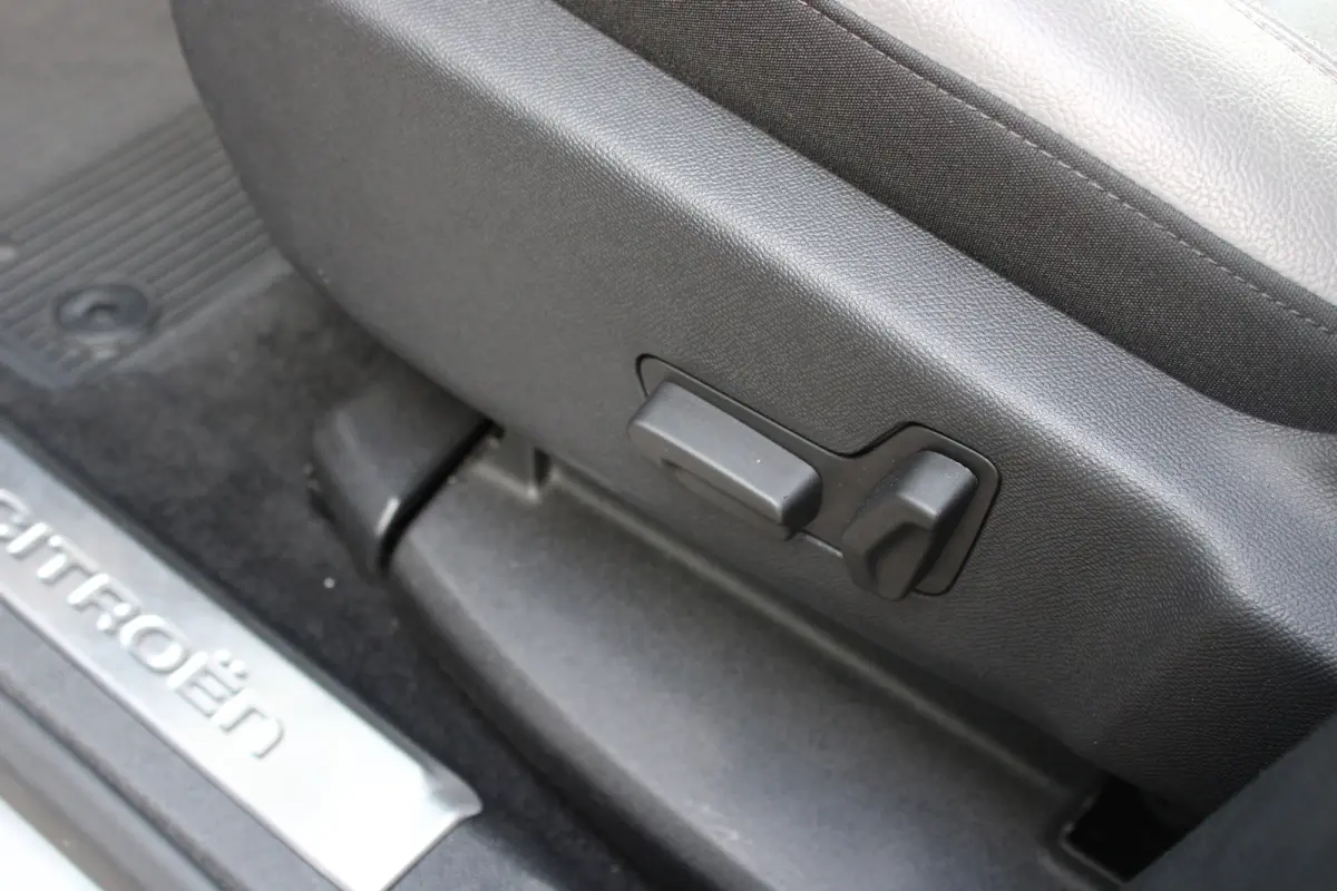 1.6 PureTech 180pk EAT8 Shine | Automaat | Navigatie | Camera | Lederen bekleding | Stoelverwarming | Trekhaak | NL auto |