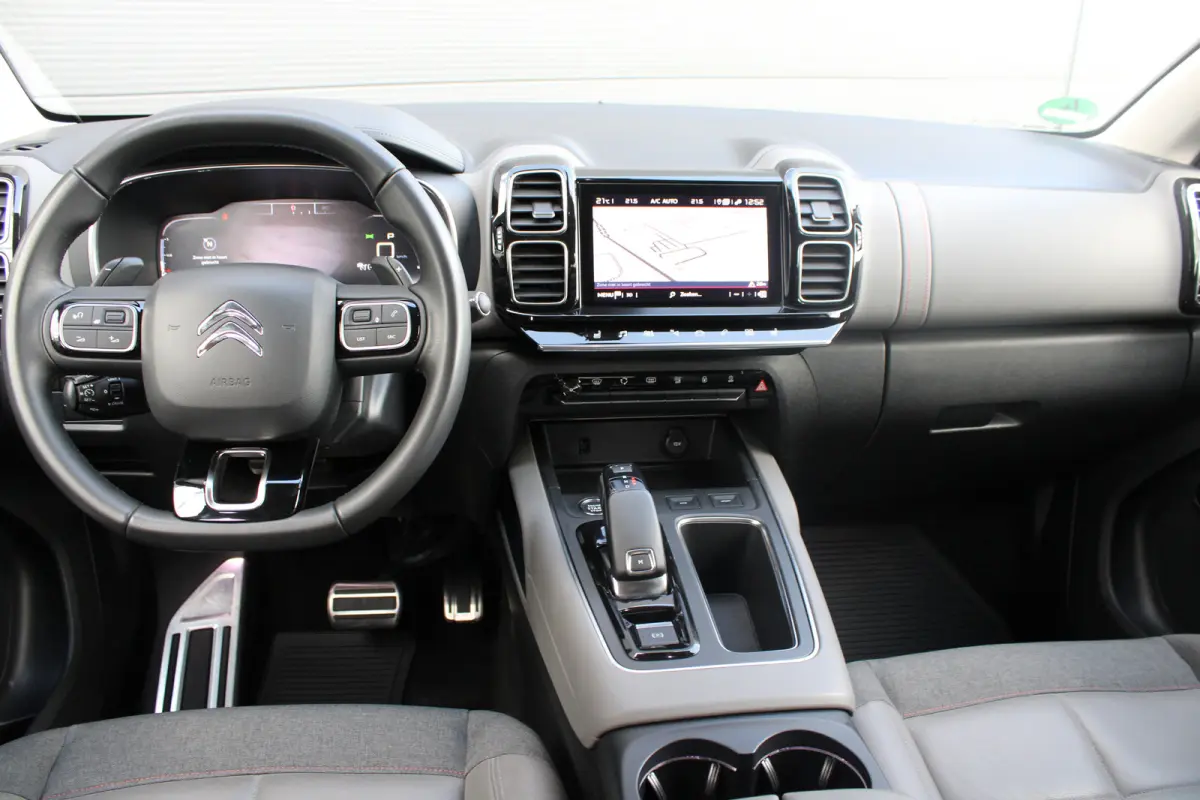 1.6 PureTech 180pk EAT8 Shine | Automaat | Navigatie | Camera | Lederen bekleding | Stoelverwarming | Trekhaak | NL auto |