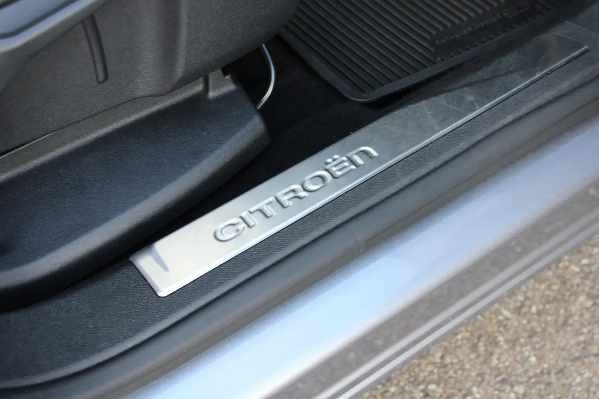 1.6 PureTech 180pk EAT8 Shine | Automaat | Navigatie | Camera | Lederen bekleding | Stoelverwarming | Trekhaak | NL auto |
